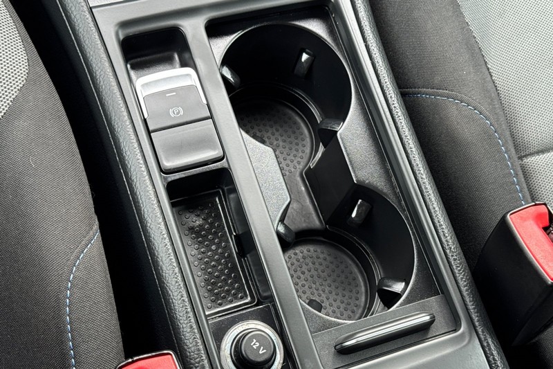 Volkswagen e-Golf Vehicle Full-screen Gallery Image 29