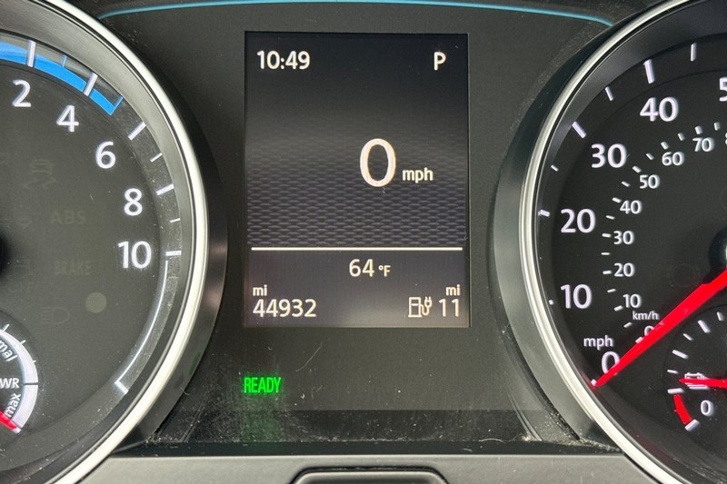 Volkswagen e-Golf Vehicle Full-screen Gallery Image 36