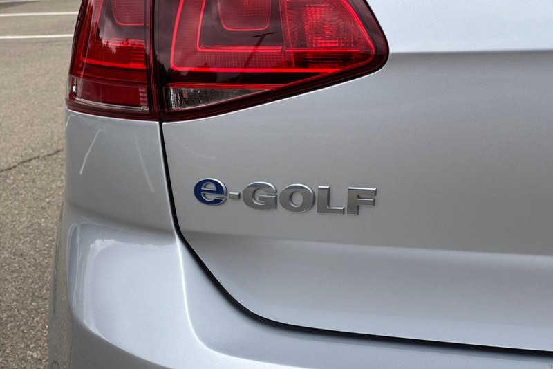 Volkswagen e-Golf Vehicle Full-screen Gallery Image 46
