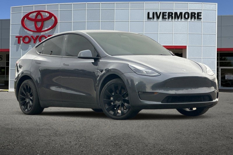 Tesla Model Y Vehicle Full-screen Gallery Image 02