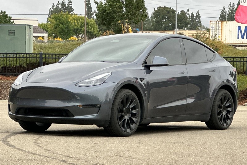 Tesla Model Y Vehicle Full-screen Gallery Image 08