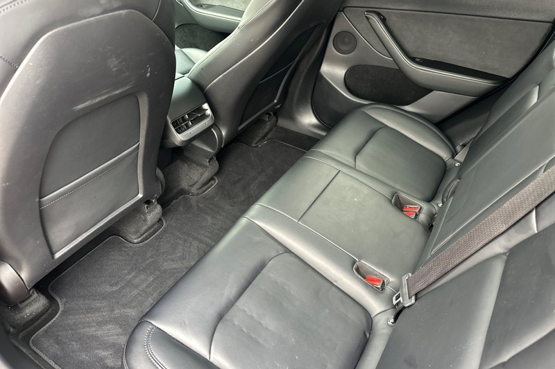 Tesla Model Y Vehicle Full-screen Gallery Image 14