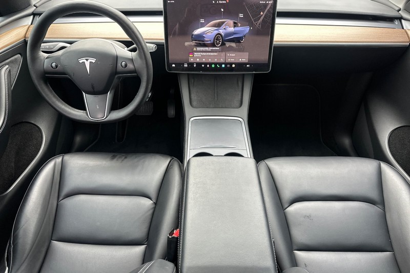 Tesla Model Y Vehicle Full-screen Gallery Image 15