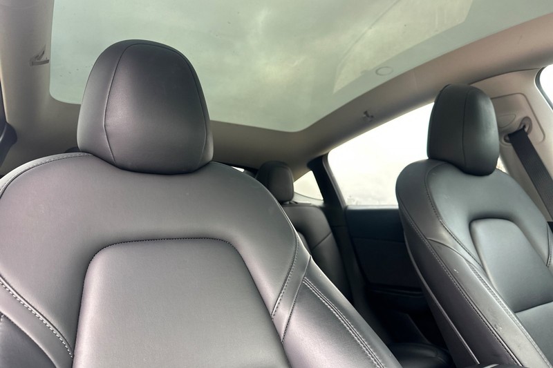 Tesla Model Y Vehicle Full-screen Gallery Image 20