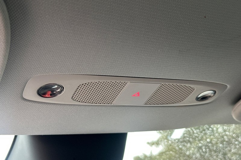 Tesla Model Y Vehicle Full-screen Gallery Image 24