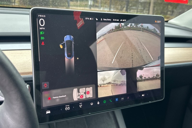 Tesla Model Y Vehicle Full-screen Gallery Image 27