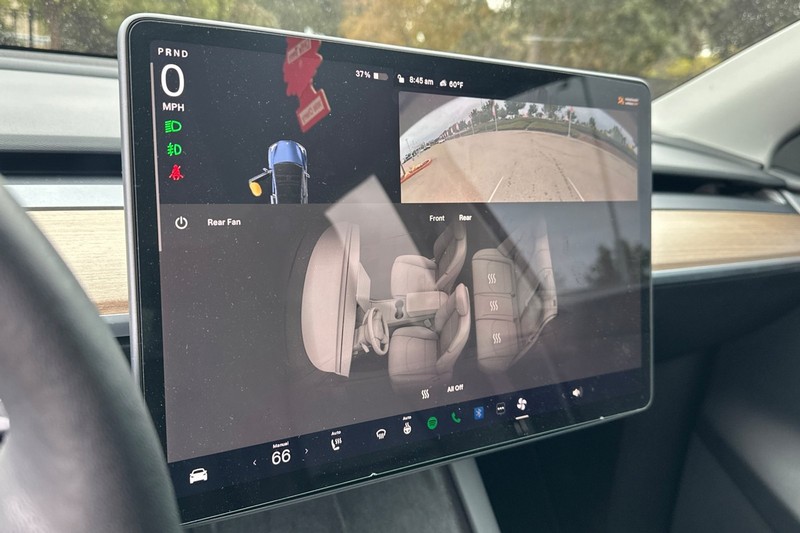 Tesla Model Y Vehicle Full-screen Gallery Image 29