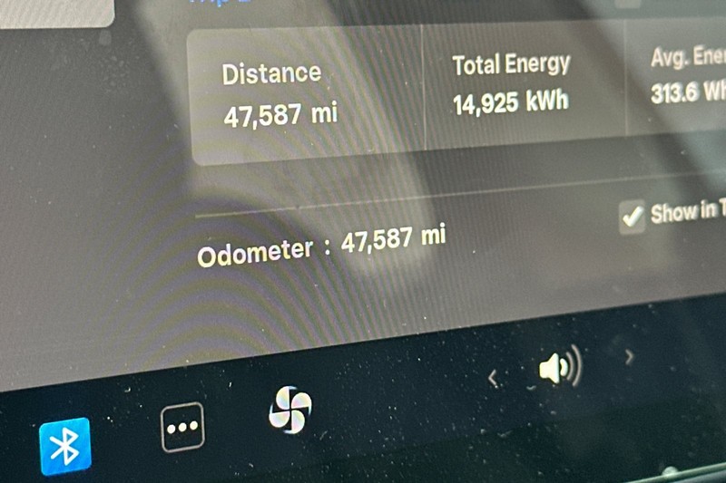 Tesla Model Y Vehicle Full-screen Gallery Image 39