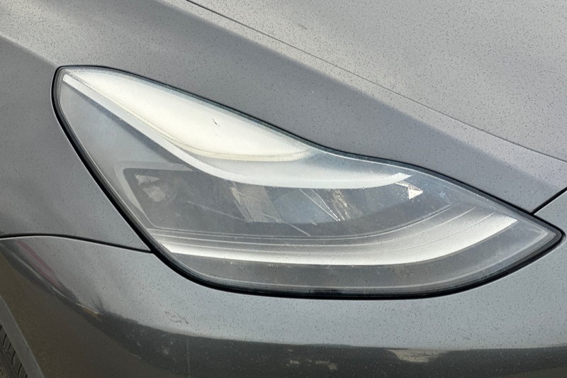 Tesla Model Y Vehicle Full-screen Gallery Image 44