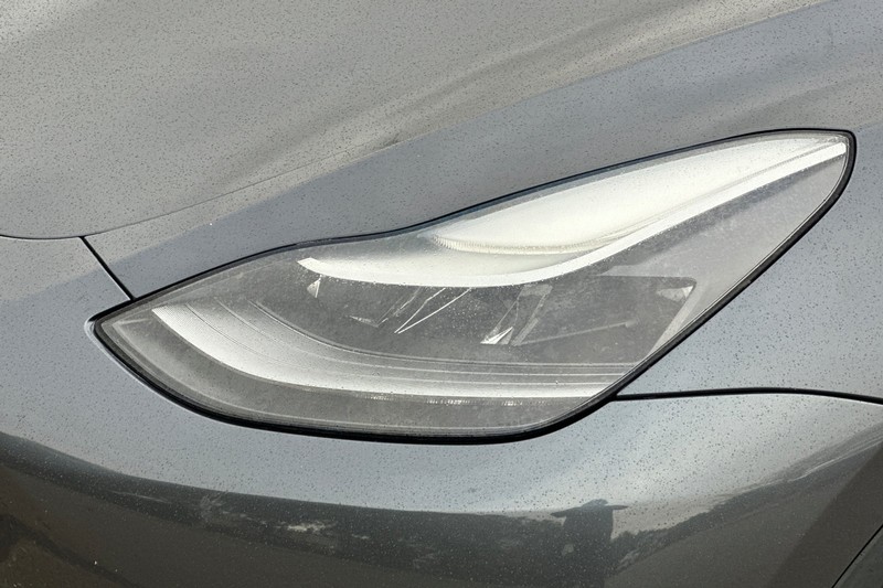 Tesla Model Y Vehicle Full-screen Gallery Image 50