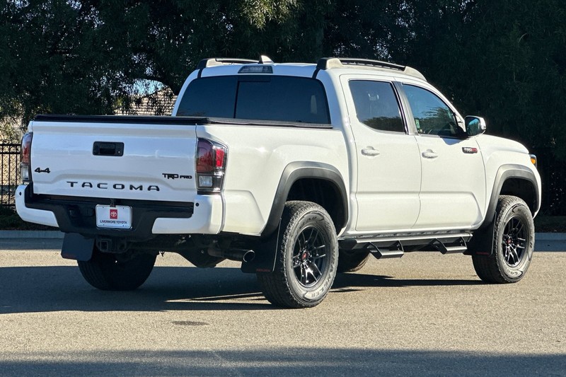 Toyota Tacoma 4WD Vehicle Full-screen Gallery Image 04