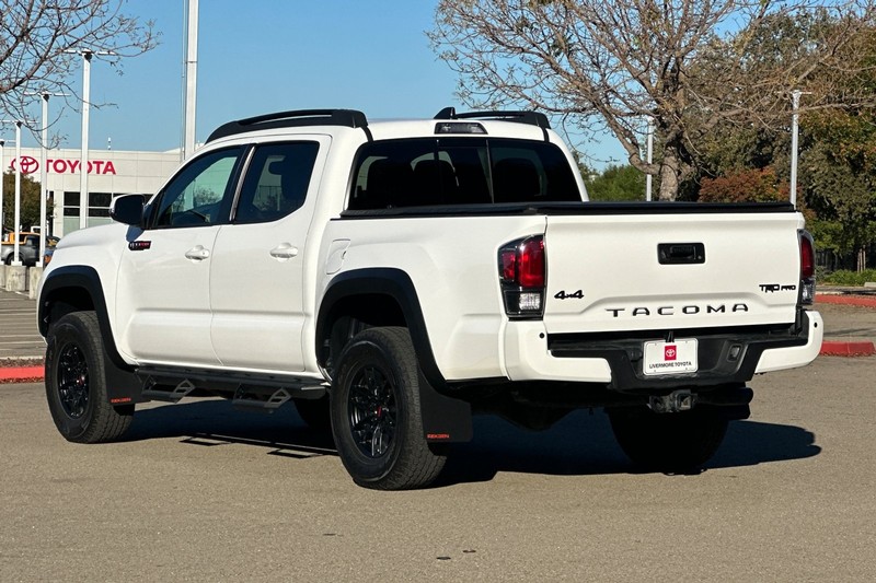 Toyota Tacoma 4WD Vehicle Full-screen Gallery Image 06