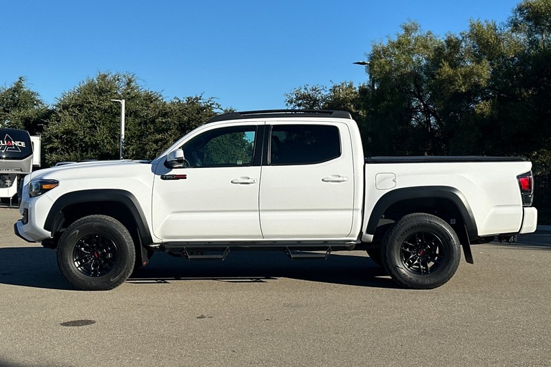 Toyota Tacoma 4WD Vehicle Full-screen Gallery Image 07
