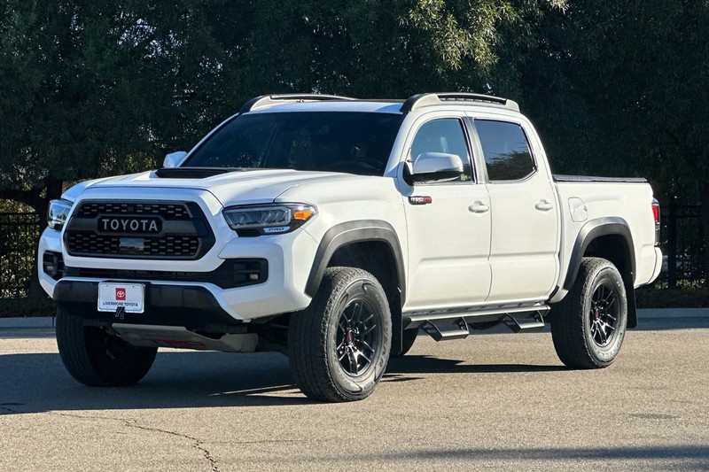 Toyota Tacoma 4WD Vehicle Full-screen Gallery Image 08
