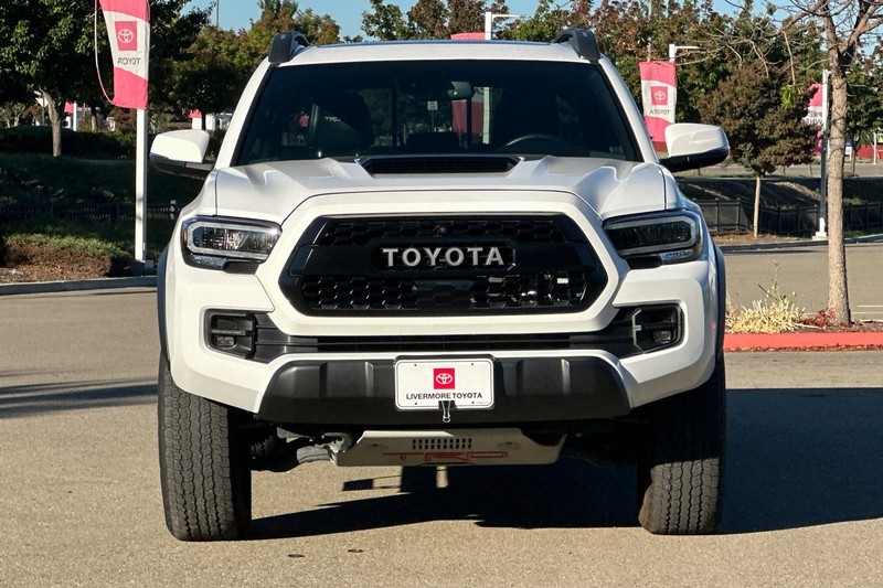 Toyota Tacoma 4WD Vehicle Full-screen Gallery Image 09