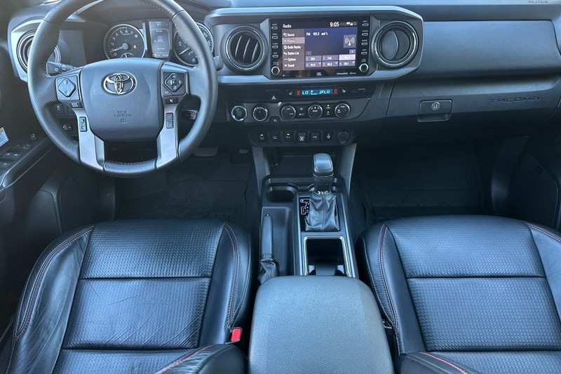 Toyota Tacoma 4WD Vehicle Full-screen Gallery Image 15