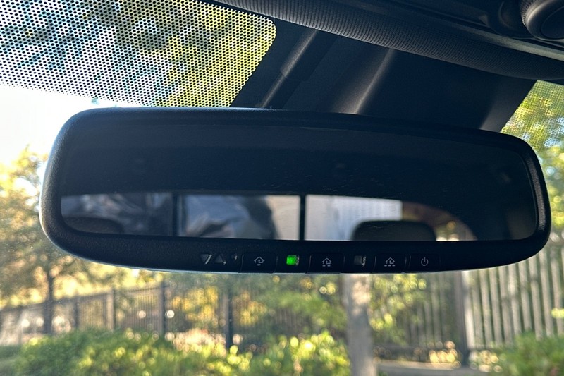 Toyota Tacoma 4WD Vehicle Full-screen Gallery Image 24
