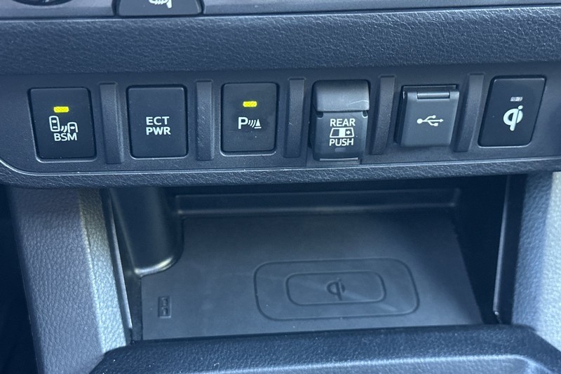 Toyota Tacoma 4WD Vehicle Full-screen Gallery Image 30