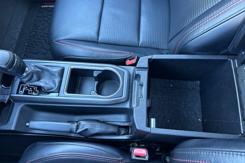Toyota Tacoma 4WD Vehicle Full-screen Gallery Image 31