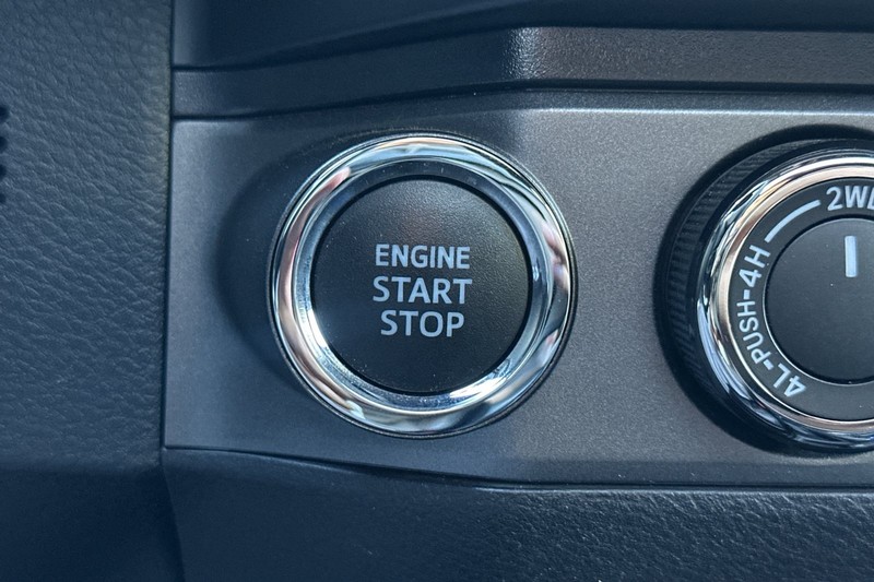 Toyota Tacoma 4WD Vehicle Full-screen Gallery Image 33