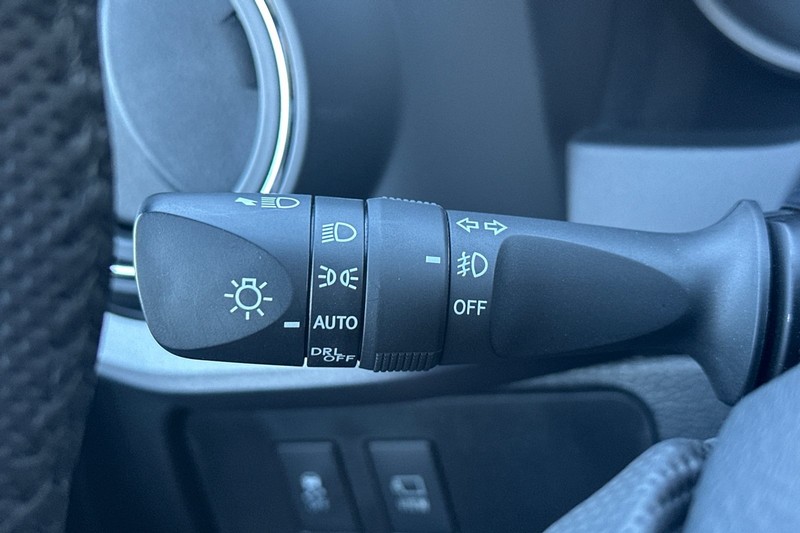 Toyota Tacoma 4WD Vehicle Full-screen Gallery Image 36