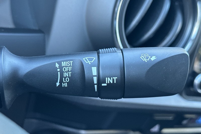 Toyota Tacoma 4WD Vehicle Full-screen Gallery Image 38