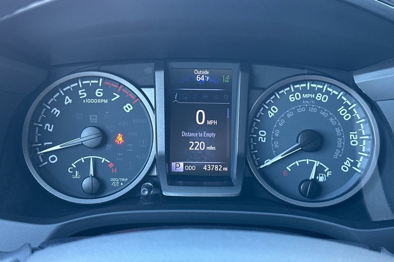 Toyota Tacoma 4WD Vehicle Full-screen Gallery Image 39