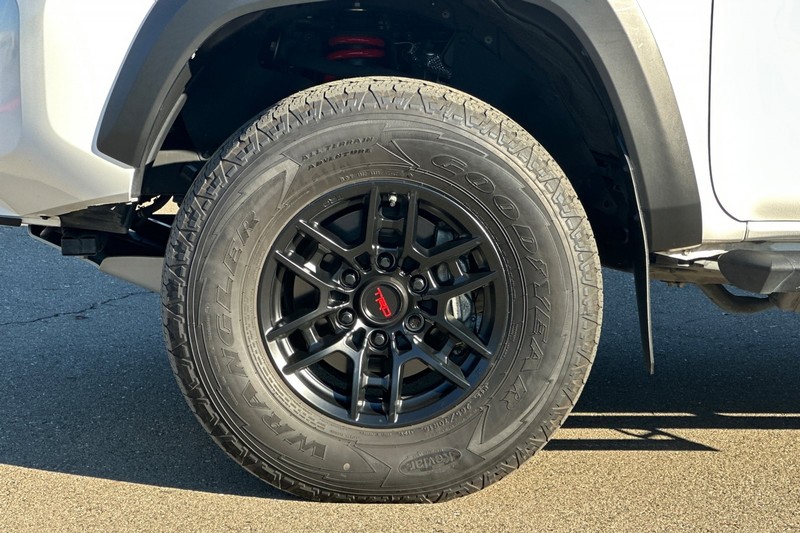 Toyota Tacoma 4WD Vehicle Full-screen Gallery Image 45