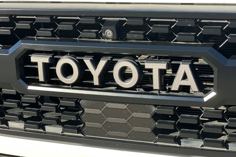 Toyota Tacoma 4WD Vehicle Full-screen Gallery Image 47