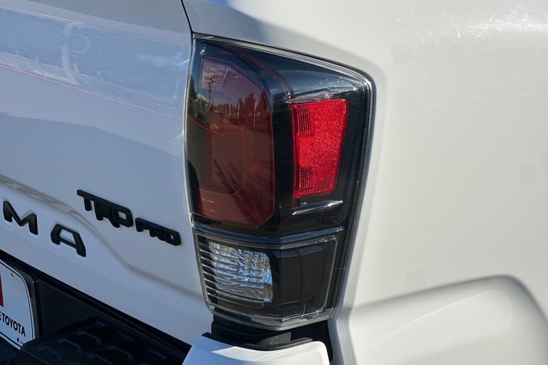 Toyota Tacoma 4WD Vehicle Full-screen Gallery Image 50