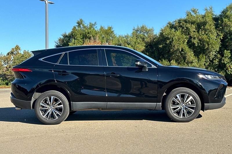 Toyota Venza Vehicle Full-screen Gallery Image 03