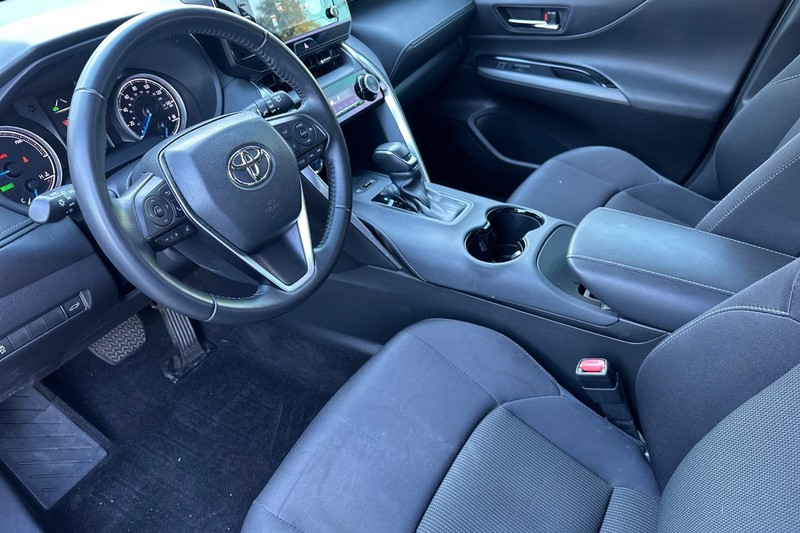 Toyota Venza Vehicle Full-screen Gallery Image 10