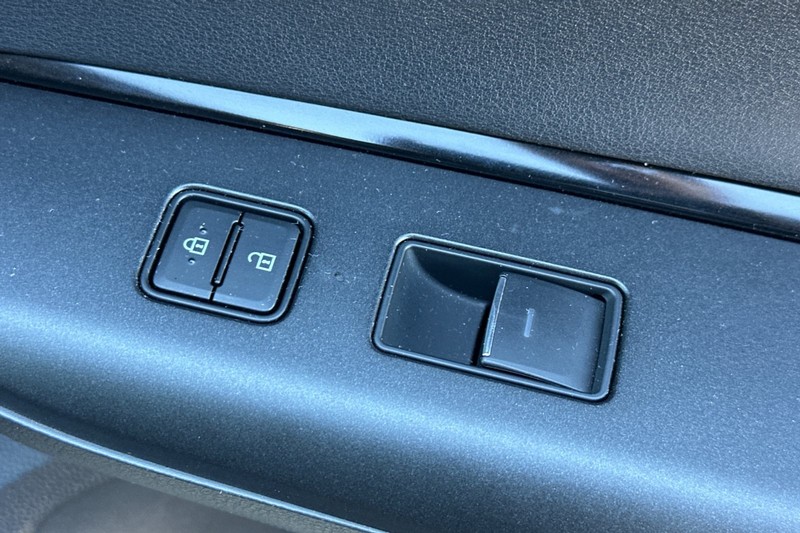 Toyota Venza Vehicle Full-screen Gallery Image 22