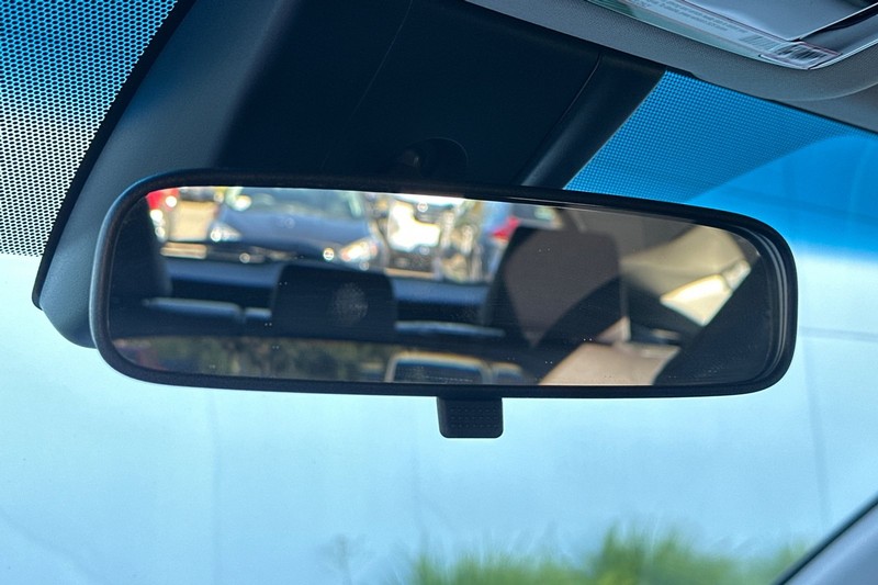 Toyota Venza Vehicle Full-screen Gallery Image 25