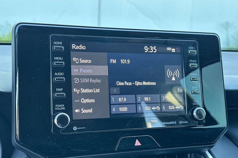 Toyota Venza Vehicle Full-screen Gallery Image 26