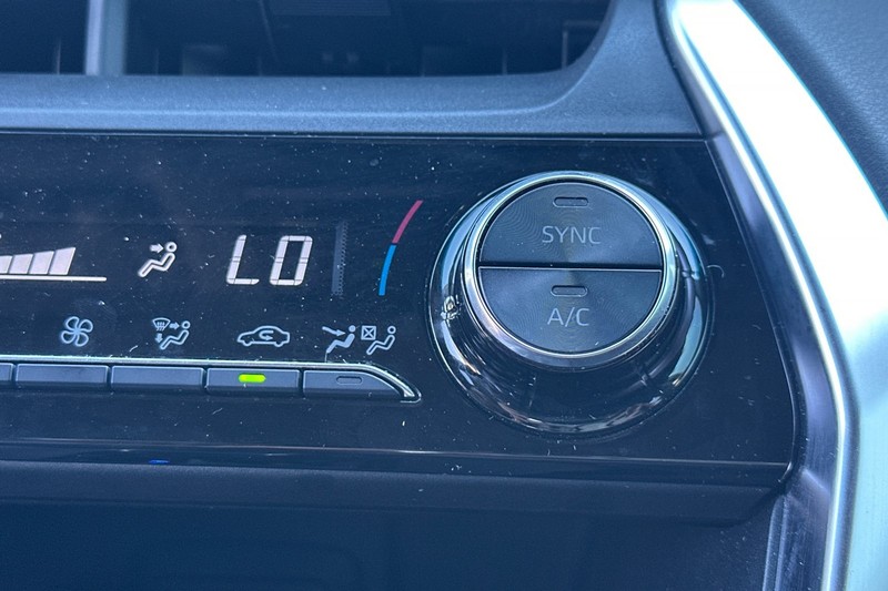 Toyota Venza Vehicle Full-screen Gallery Image 30