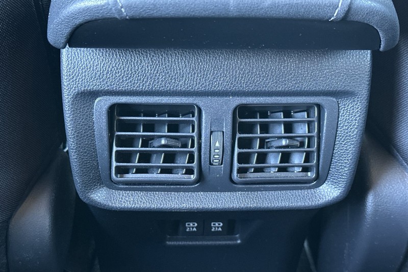 Toyota Venza Vehicle Full-screen Gallery Image 43