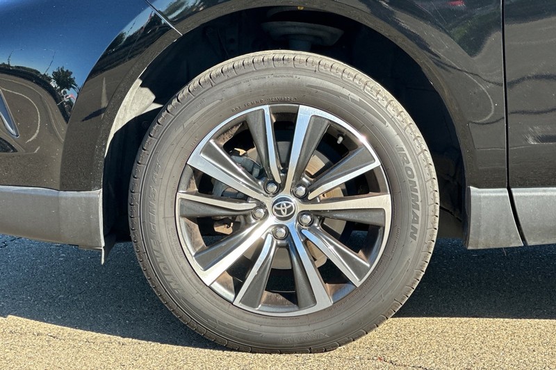 Toyota Venza Vehicle Full-screen Gallery Image 46