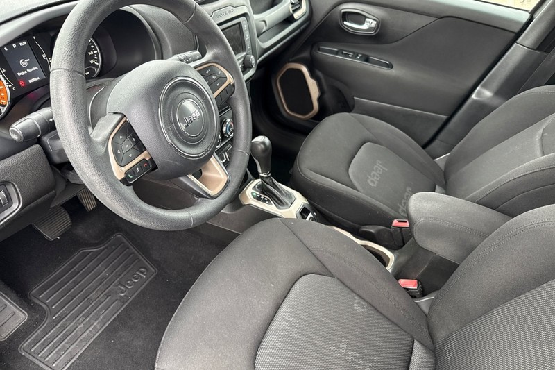 Jeep Renegade Vehicle Full-screen Gallery Image 10