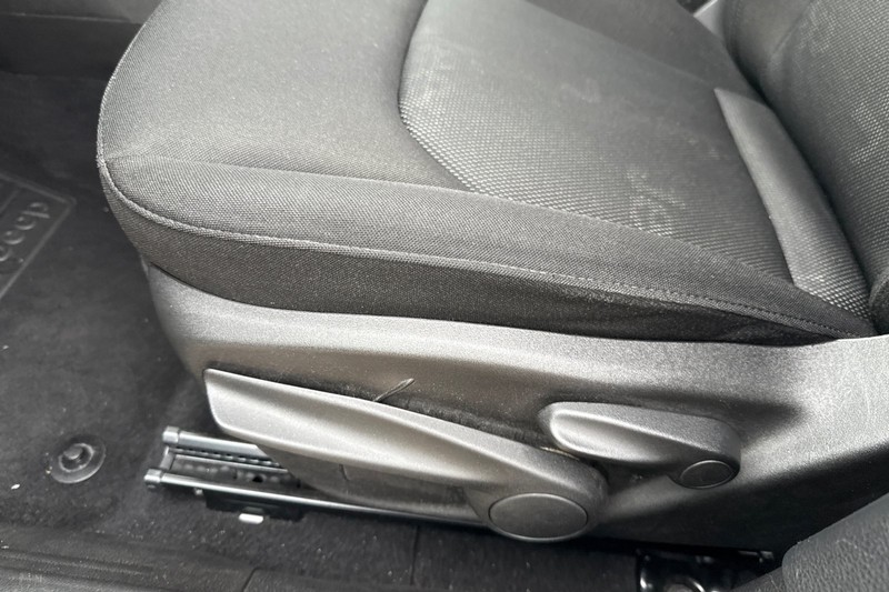 Jeep Renegade Vehicle Full-screen Gallery Image 13