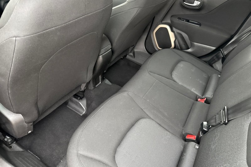 Jeep Renegade Vehicle Full-screen Gallery Image 14