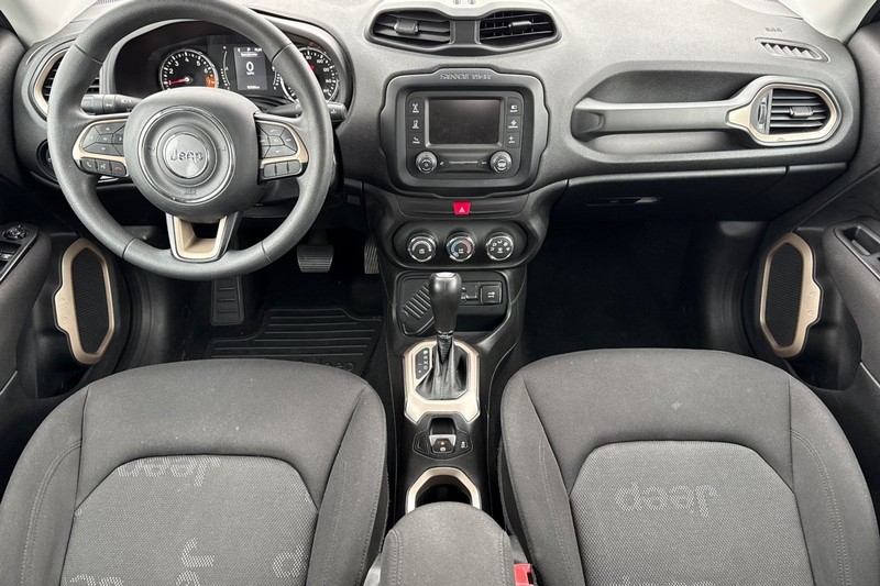 Jeep Renegade Vehicle Full-screen Gallery Image 15