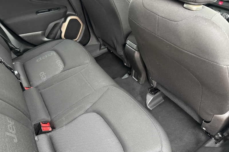 Jeep Renegade Vehicle Full-screen Gallery Image 17