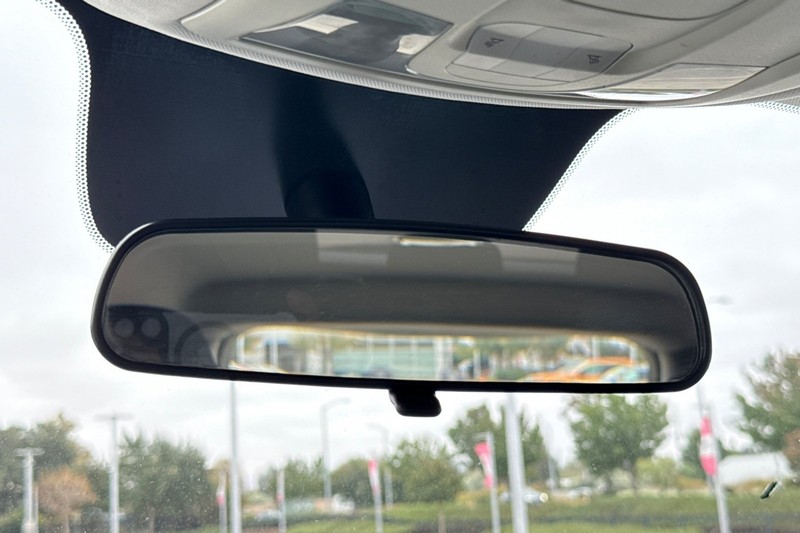 Jeep Renegade Vehicle Full-screen Gallery Image 24
