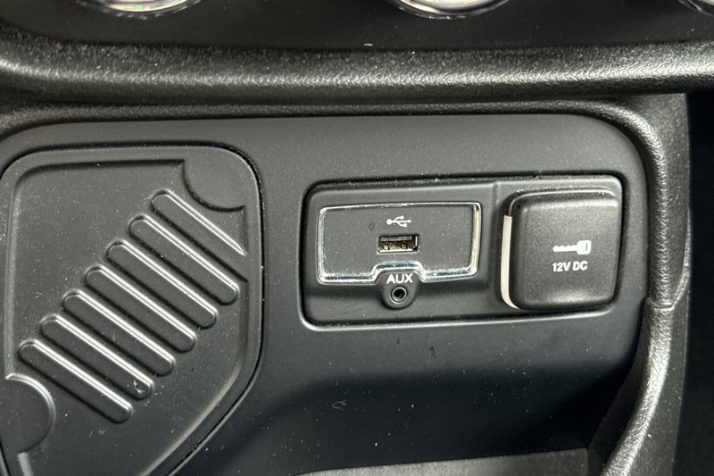 Jeep Renegade Vehicle Full-screen Gallery Image 30