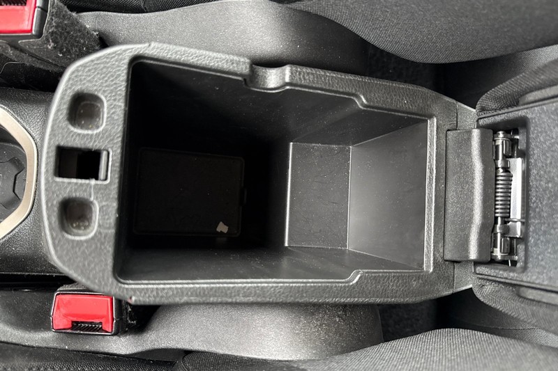 Jeep Renegade Vehicle Full-screen Gallery Image 31