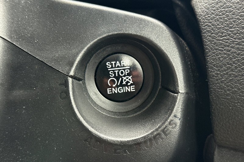 Jeep Renegade Vehicle Full-screen Gallery Image 33