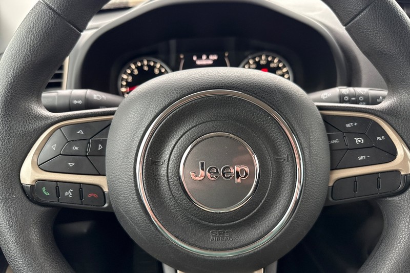 Jeep Renegade Vehicle Full-screen Gallery Image 34