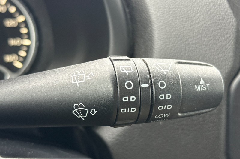 Jeep Renegade Vehicle Full-screen Gallery Image 38