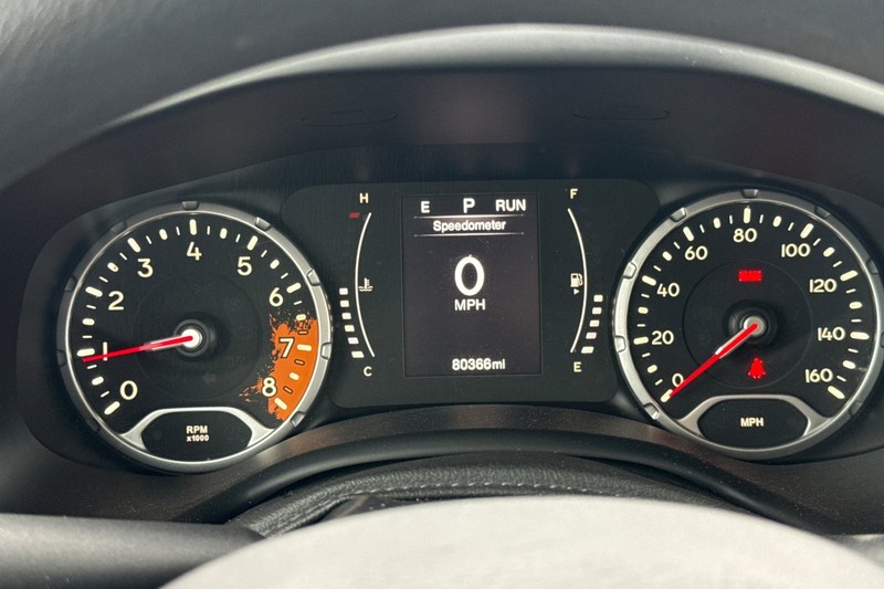 Jeep Renegade Vehicle Full-screen Gallery Image 39